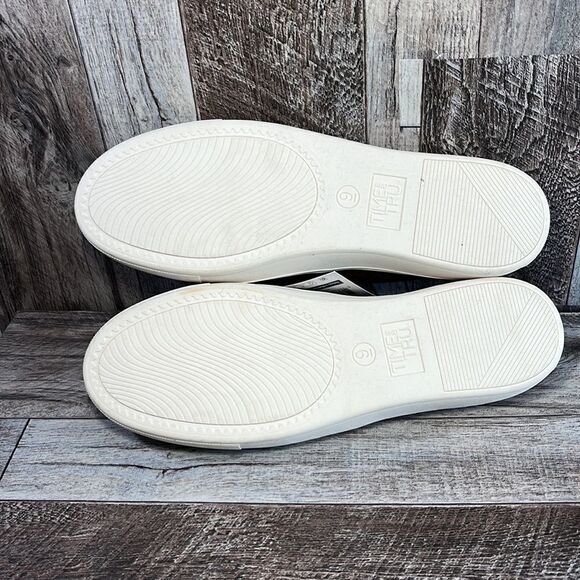 Women's Leopard Slip On Shoes - Picture 3 of 4